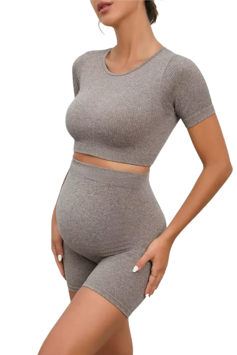 ComfortFit Graviditetsset – Sömnlös Crop Top & Höga Midjeshorts för Ultimat Komfort